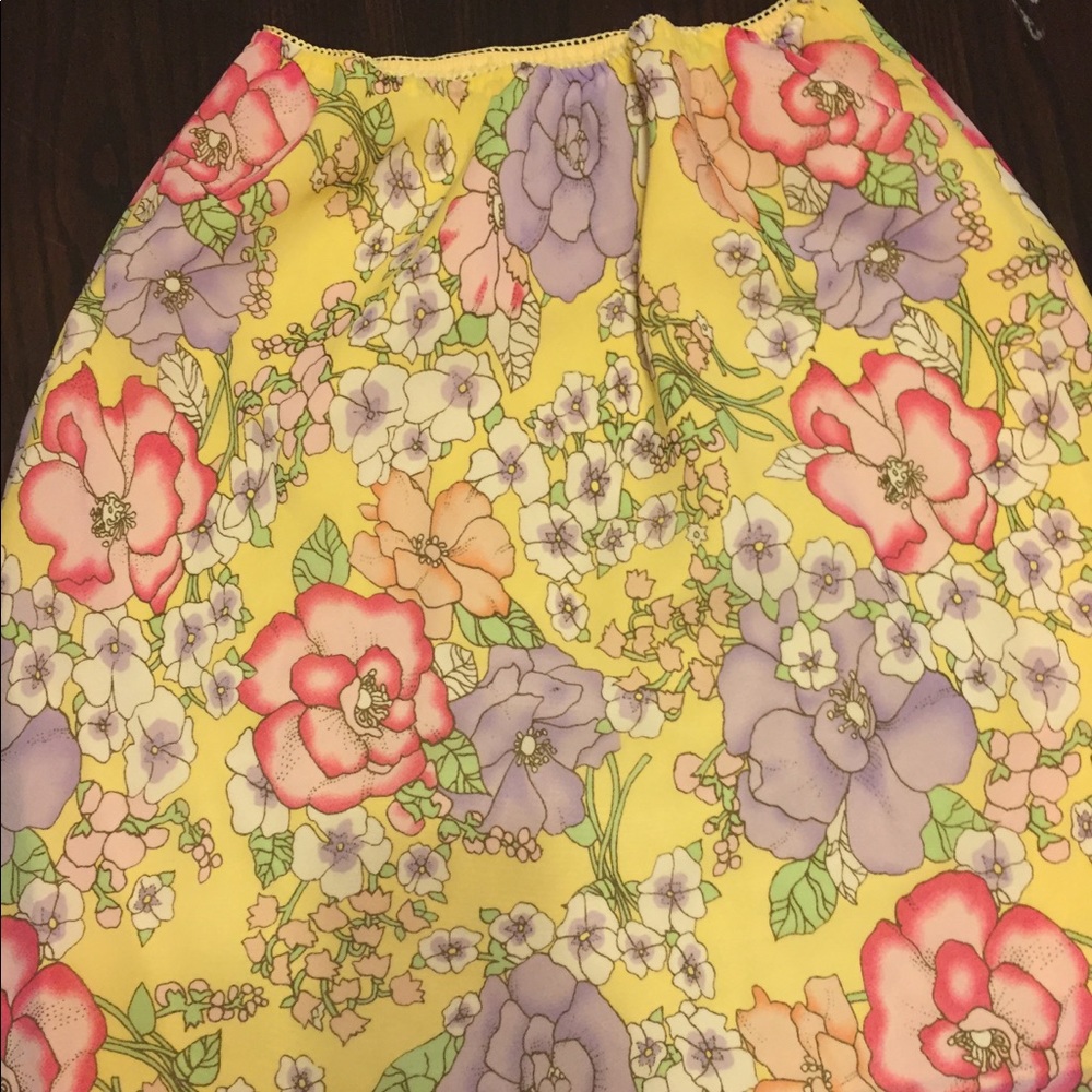 Skirt with elastic waistband